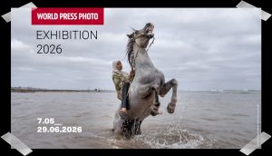 Da un corridoio di New York agli ultimi del mondo: il World Press Photo 2026
