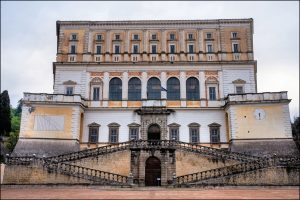 Il “pentagono sul colle”: il Palazzo Farnese di Caprarola