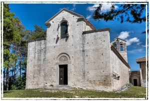 Bominaco e i suoi scrigni medievali