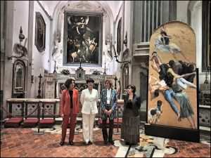 L’umanità tra buio e oro: Yu Hong dialoga con Caravaggio al Pio Monte della Misericordia